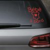 Autocollant de couleur rouge. Découvrez notre adorable "bébé à bord body"