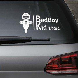 Autocollant de couleur blanc. Découvrez notre adorable "Badboy kid à bord"