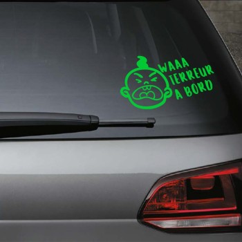 Autocollant de couleur vert. Découvrez notre adorable "Waaa terreur à bord"