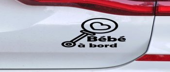 Autocollant de couleur noir. Découvrez notre adorable "Bébé à bord hochet"
