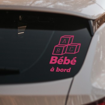 Autocollant de couleur rose. Découvrez notre adorable "Bébé à bord cube"