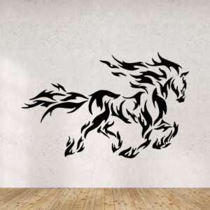 Sticker vinyle de cheval sur fond de flammes.