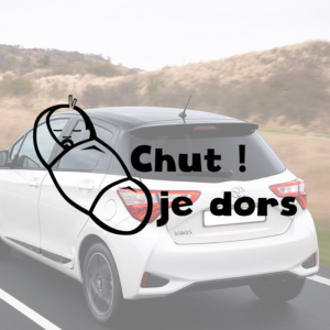 Sticker vinyle humoristique 'Chut! je dors' pour voiture