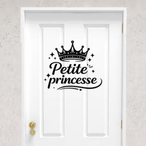 Sticker vinyle Petite Princesse pour la décoration de chambre d'enfant.