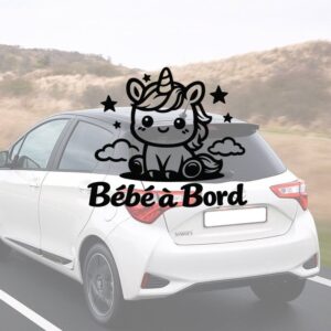 Bébé à bord avec un bébé licorne - aperçu sur vitre de voiture