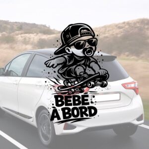 Bébé à bord avec un bébé sur un skateboard - aperçu sur vitre de voiture
