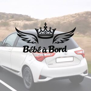 Bébé à bord avec une couronne royale - aperçu sur vitre de voiture