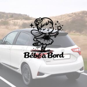 Bébé à bord avec une petite fée - aperçu sur vitre de voiture